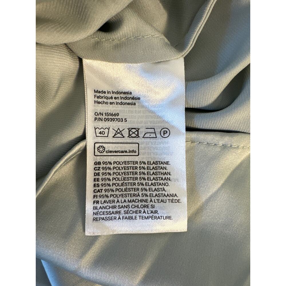 H&M Seafoam Green‎ Silky Button Up V-Neck Top Pre-owned Large - Picture 4 of 10
